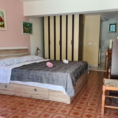 Apartments Lujo Primošten Екстериор снимка